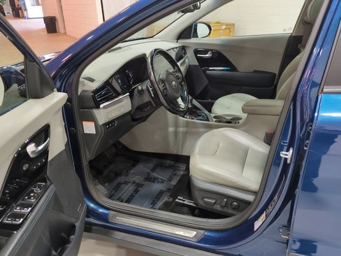 Used 2020 Kia Niro EX Premium FWD image 16