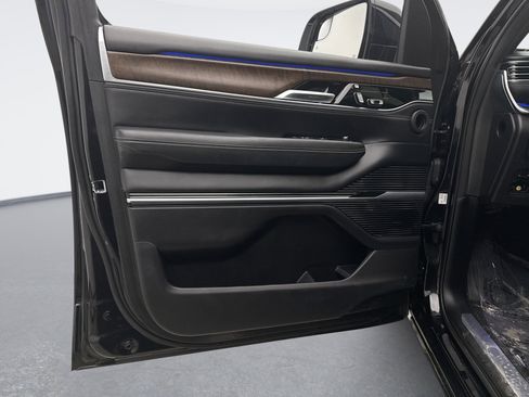 Used 2023 Jeep Grand Wagoneer Series II w/ Premium Group II image 9