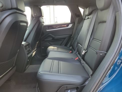 Certified 2025 Porsche Cayenne S AWD/4WD image 19