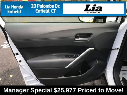 Used 2022 Toyota Corolla Cross XLE image 15