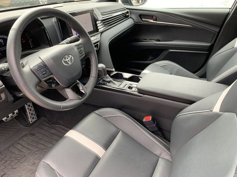 Used 2025 Toyota Camry SE image 11