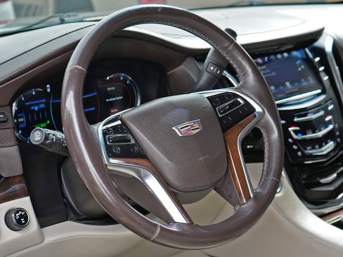 Used 2017 Cadillac Escalade ESV Premium Luxury AWD/4WD image 8