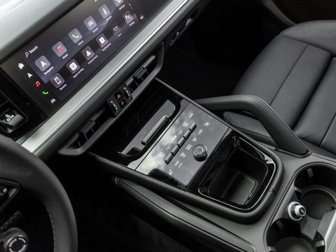 New 2026 Porsche Cayenne image 31