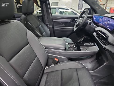 Used 2025 Buick Enclave Sport Touring w/ Super Cruise Package image 10