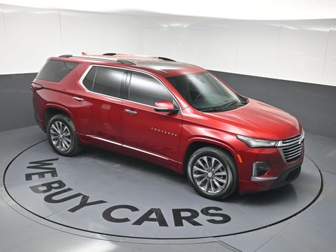 Used 2023 Chevrolet Traverse Premier w/ LPO, Floor Liner Package FWD image 33