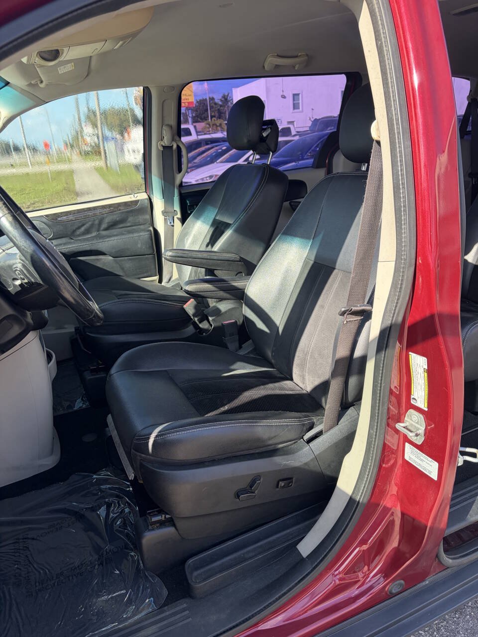 Used 2016 Dodge Grand Caravan American Value Package w/ UConnect Hands-Free Group FWD image 12