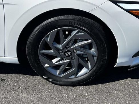 Certified 2024 Hyundai Elantra SEL FWD image 10