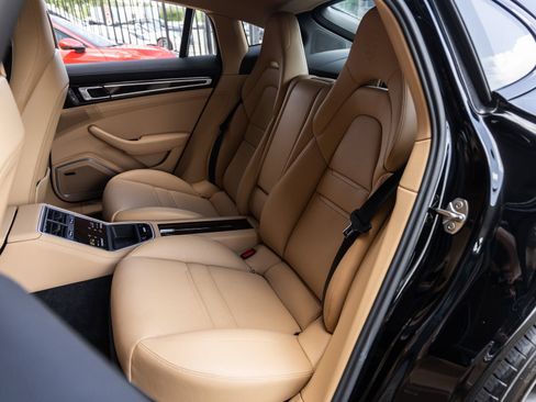 Certified 2023 Porsche Panamera 4 Platinum Edition AWD/4WD image 38