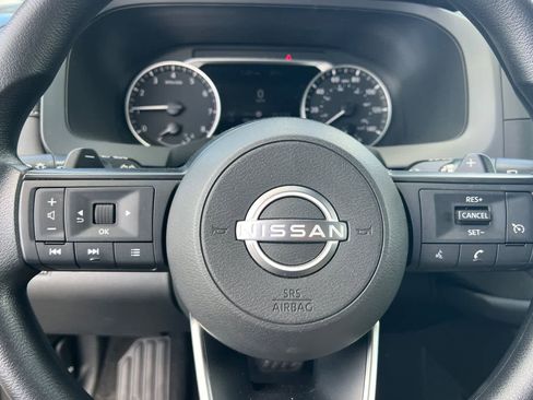 Used 2025 Nissan Pathfinder S image 26