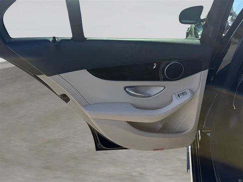 Used 2018 Mercedes-Benz C 300 Sedan w/ Premium Package image 23