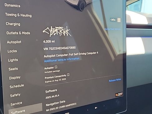 Used 2025 Tesla Cybertruck AWD Crew Cab image 30
