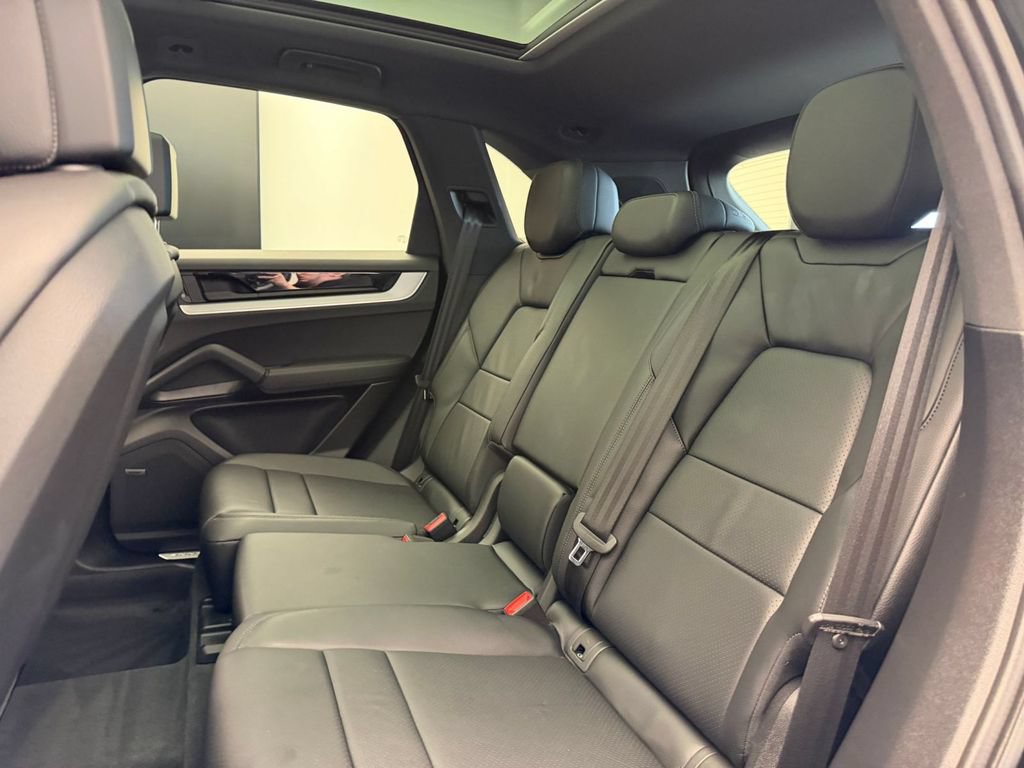 Certified 2025 Porsche Cayenne S AWD/4WD image 16