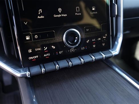 Used 2024 GMC Acadia Denali w/ Super Cruise Package image 18