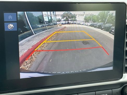 Used 2025 Hyundai Venue SEL image 31