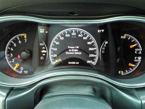 Used 2018 Jeep Grand Cherokee Laredo AWD/4WD image 25