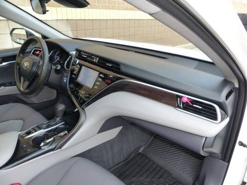 Used 2018 Toyota Camry LE FWD image 35
