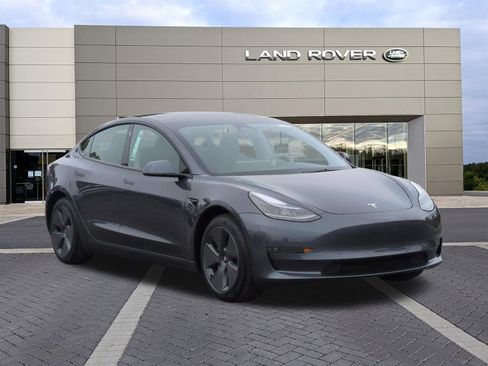 Used 2023 Tesla Model 3 Standard Range image 3