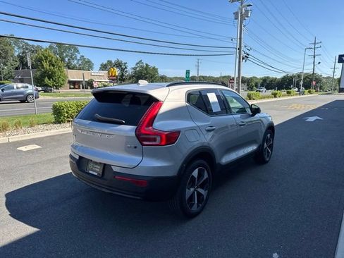 Certified 2025 Volvo XC40 B5 Plus AWD/4WD image 5