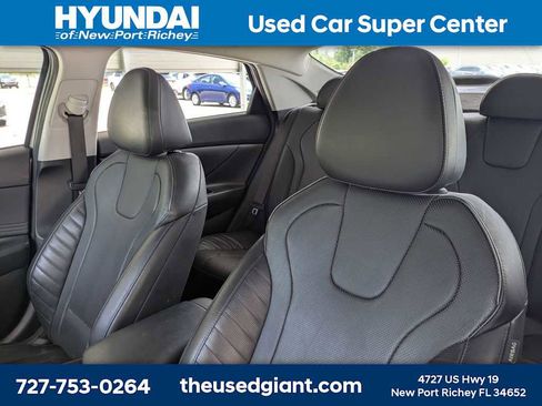 Used 2022 Hyundai Elantra Limited w/ Cargo Package FWD image 7