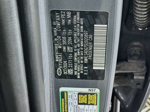 Used 2025 Hyundai Elantra SEL FWD image 12