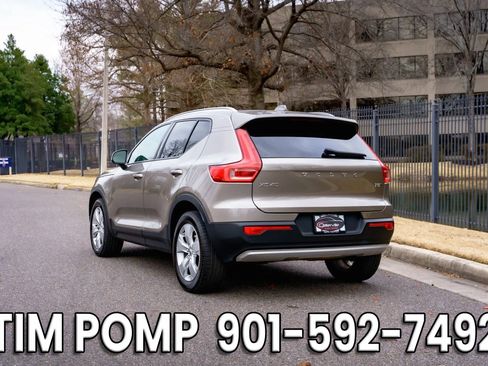 Used 2022 Volvo XC40 T5 Momentum image 6