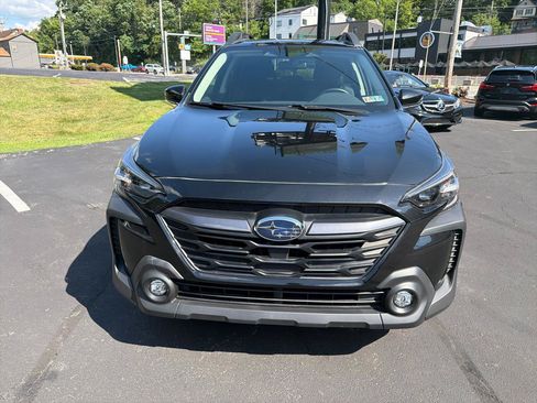 Used 2025 Subaru Outback Premium AWD/4WD image 2