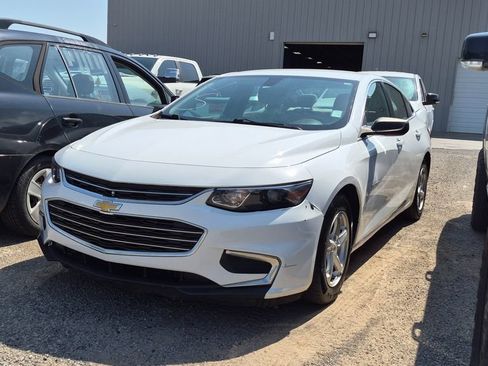 Used 2018 Chevrolet Malibu LS FWD image 2