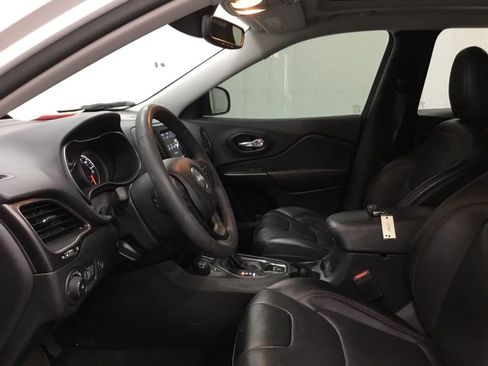 Used 2022 Jeep Cherokee Trailhawk w/ Sun, Sound & Nav Group AWD/4WD image 5