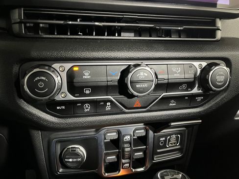 Used 2024 Jeep Wrangler Sport S image 14