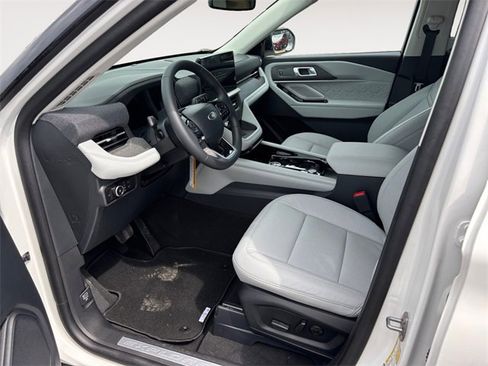 New 2025 Ford Explorer Platinum w/ LUX Leather Package image 9