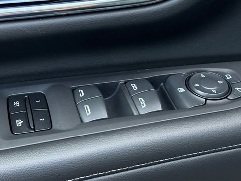 Used 2023 Chevrolet Suburban Z71 image 12