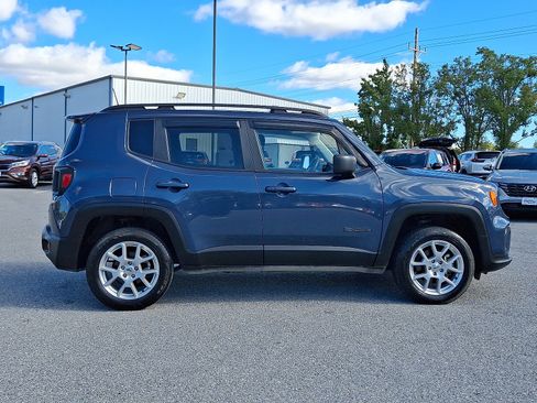 Used 2022 Jeep Renegade Latitude image 7