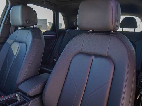 Certified 2025 Audi Q3 2.0T Premium Plus w/ Premium Plus Package image 9