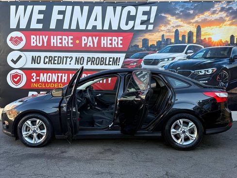Used 2014 Ford Focus SE w/ SE Winter Package FWD image 5