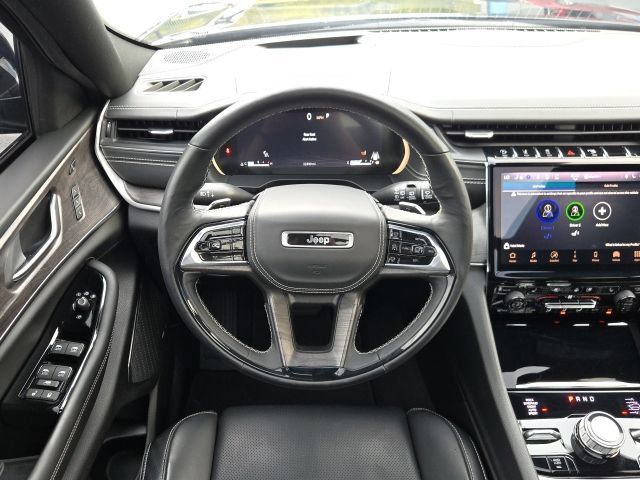 Used 2023 Jeep Grand Cherokee Overland w/ Adv Protech Group III AWD/4WD image 2