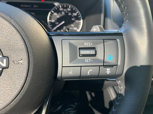 Used 2023 Nissan Rogue SL image 17