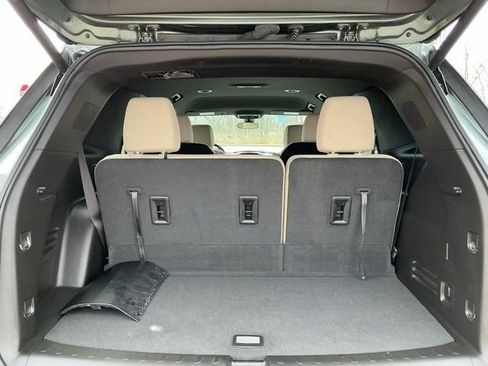 Used 2023 Chevrolet Traverse LT image 10