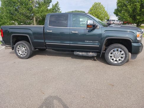 Used 2018 GMC Sierra 2500 Denali w/ Duramax Plus Package AWD/4WD image 8