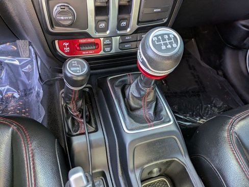 Used 2021 Jeep Wrangler Rubicon AWD/4WD image 25