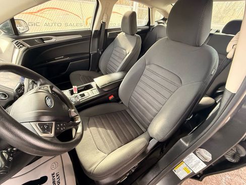 Used 2020 Ford Fusion SE image 16