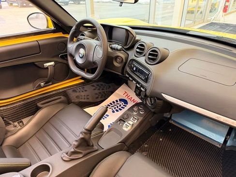 Used 2015 Alfa Romeo 4C Spider w/ Convenience Group image 25