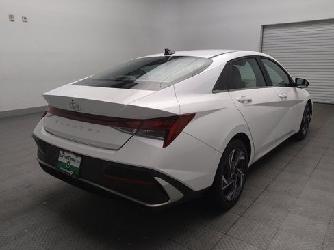 Used 2025 Hyundai Elantra SEL FWD image 9