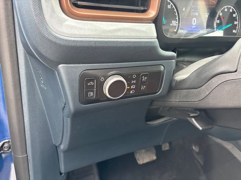 Used 2023 Ford Maverick Lariat w/ Lariat Luxury Package image 16