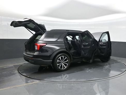 Used 2025 Ford Explorer ST-Line w/ Premium Package image 42