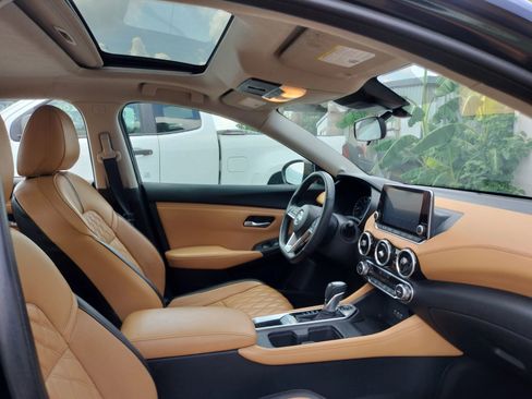Used 2021 Nissan Sentra SV w/ SV Premium Package FWD image 3