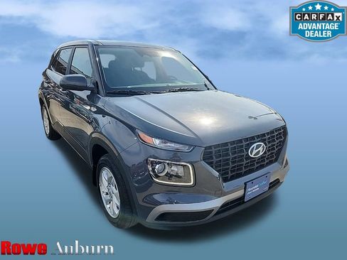 Certified 2025 Hyundai Venue SE FWD image 1