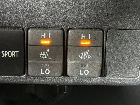 Used 2018 Toyota RAV4 Limited w/ Advanced Technology Package FWD image 32