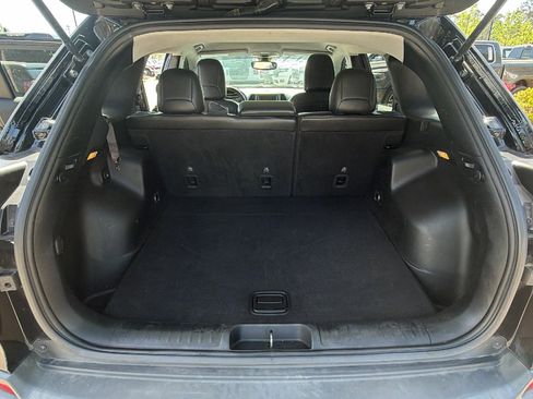Used 2019 Jeep Cherokee Trailhawk image 13