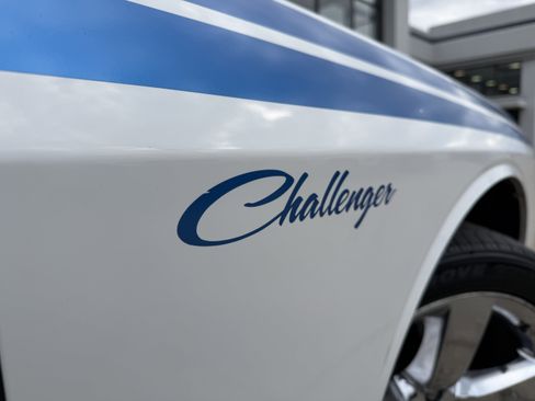 Used 2011 Dodge Challenger image 13