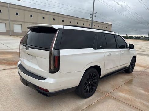 Used 2023 Cadillac Escalade ESV Sport Platinum w/ LPO, ONYX Package AWD/4WD image 4